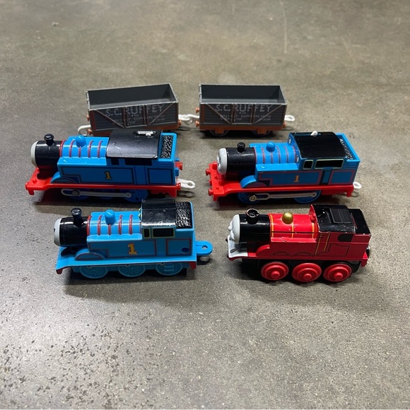 Thomas & Friends TOMY Train Lot – Thomas, James, Scruffey Cars – Trackmaster - Picture 1 of 7